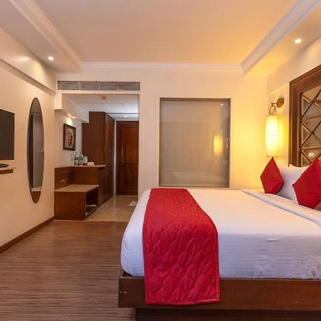 The Saibaba Hotel Chennai Exterior photo